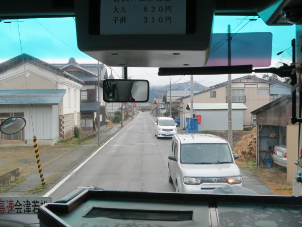 西会津町内を走る