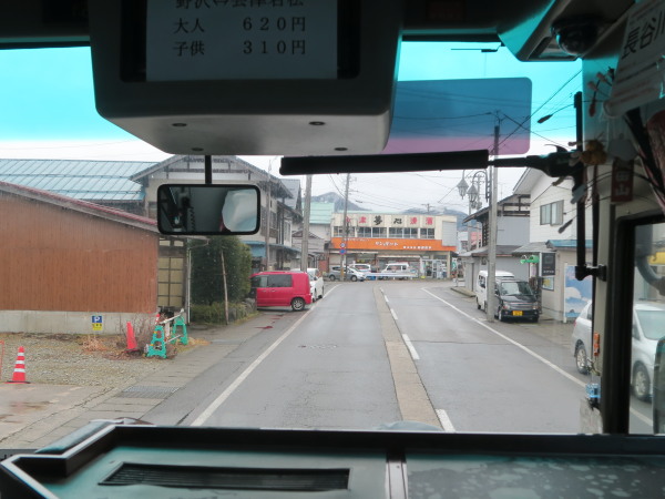 西会津町内を走る