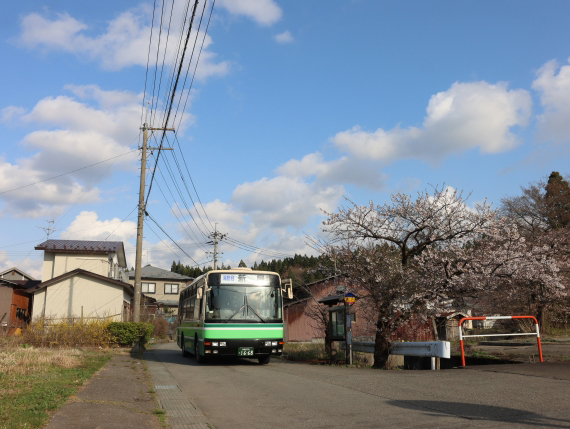 小山付近を走る豊岩線